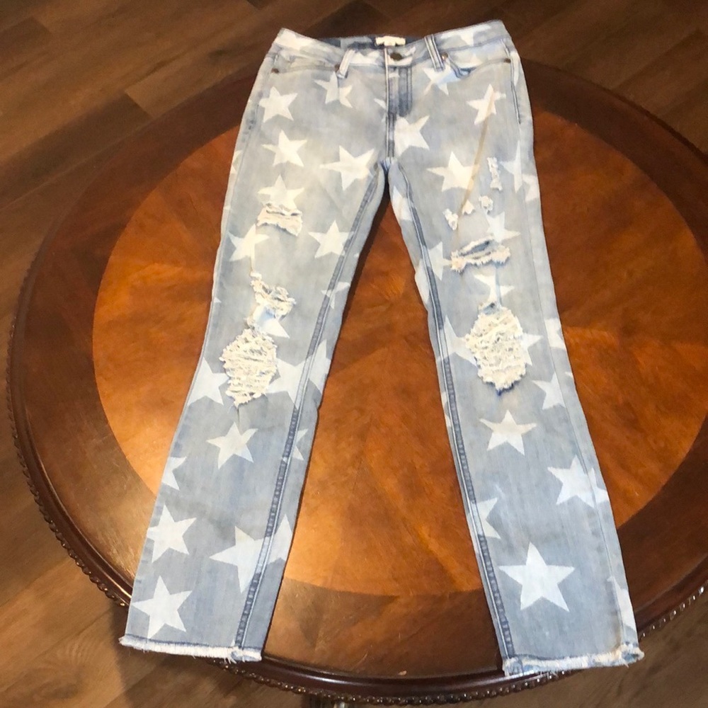 Easel Los Angles Distressed Star Pattern Jeans Small Gem